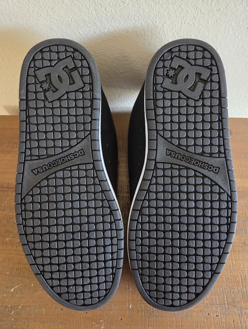 DC Mens Court Graffik Skate Shoes Size 12 In Black NWT - Picture 10 of 10